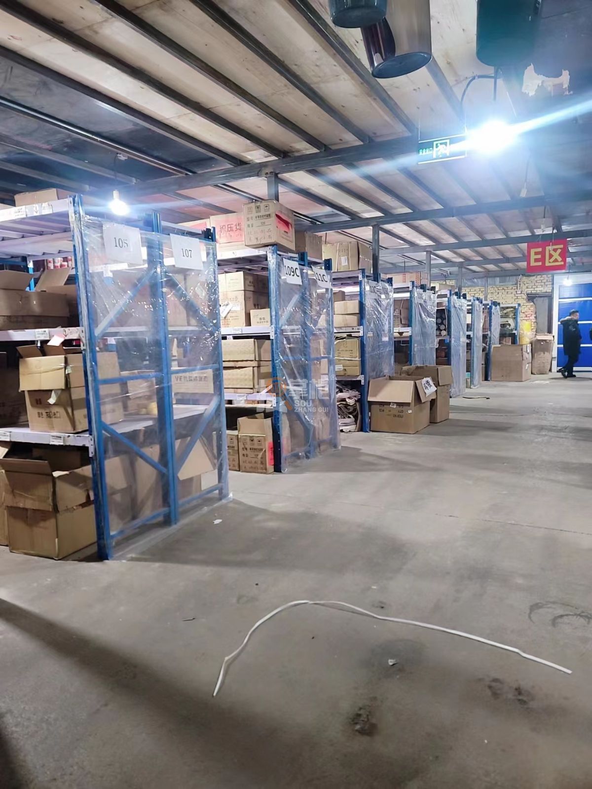 利成百货小商品(2元-多元批发) - 仓储图片